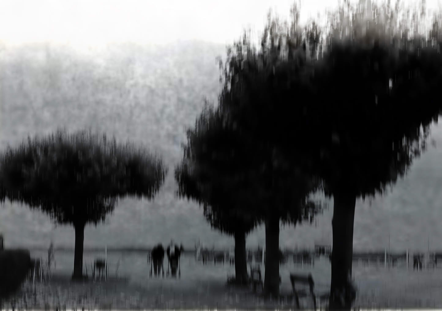 „At Zürich-lake“ from 2024“, eine ganz stille, fast poetische übermalte Fotografie, verkörpert eine friedliche Welt am Nachmittag am Zürcher See. Mit den Maßen 100x150 cm symbolisiert dieses vielschichtige Mixed-Media-Werk (Foto-Print auf Leinwand mit Acryl übermalt), die Stille der Zeit – eine Einladung zum Innehalten, Durchatmen und zum Eintauchen in eine andere Welt. Vom Künstler signiert. Preis auf Anfrage.